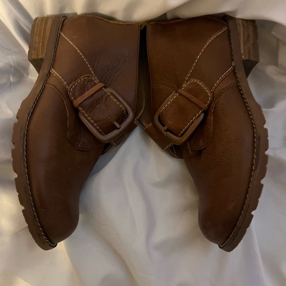 EUC Sofft ankle boots. Size 6.5. - Picture 7 of 10